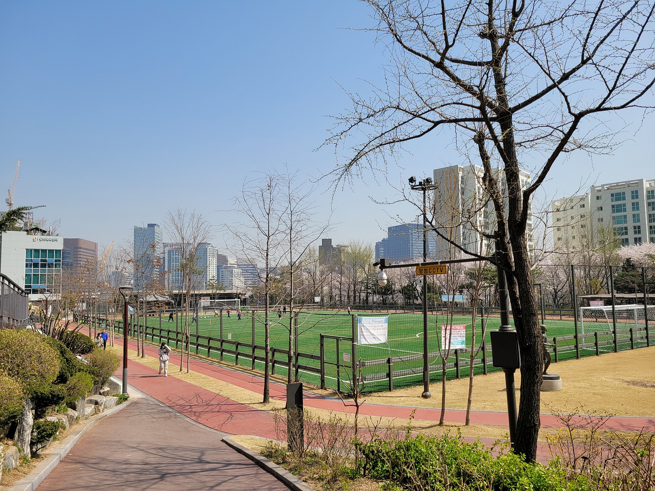 这使得当地 这使得当地